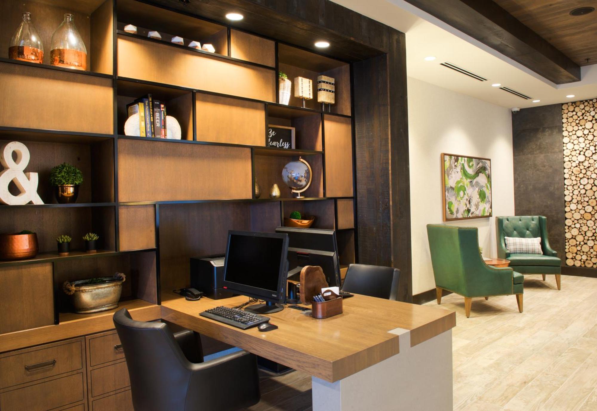 Springhill Suites By Marriott Bend Bagian luar foto